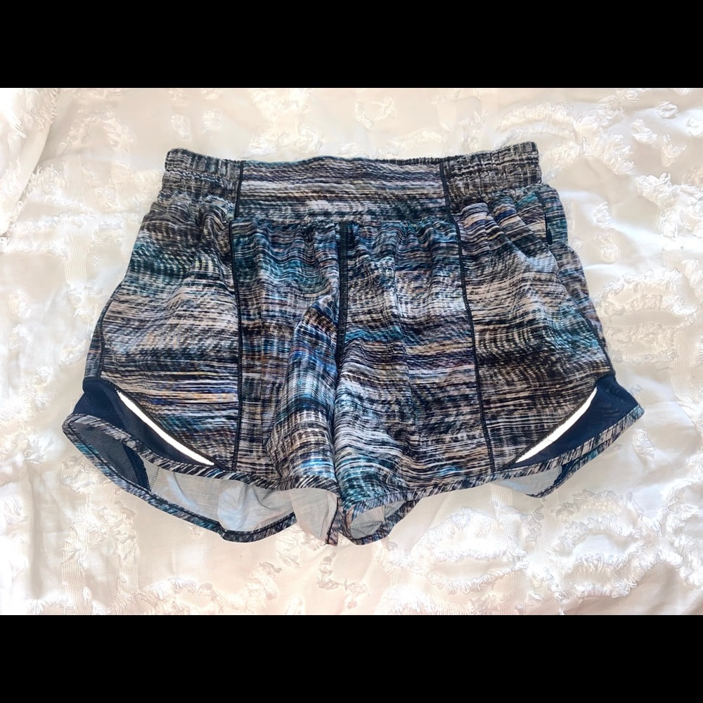 Lulu lemon 4” hotty hots